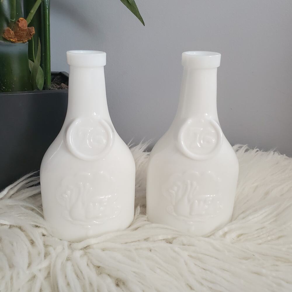 Vintage Wheaton Milk Glass 76 Seasons Greetings Bicentennial Vase Set